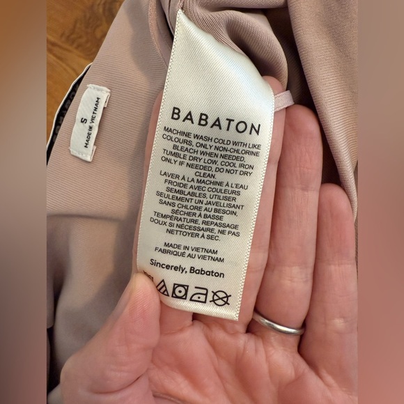 Aritzia Babaton Contour Squareneck Shortsleeve Bodysuit size Small - Picture 3 of 9